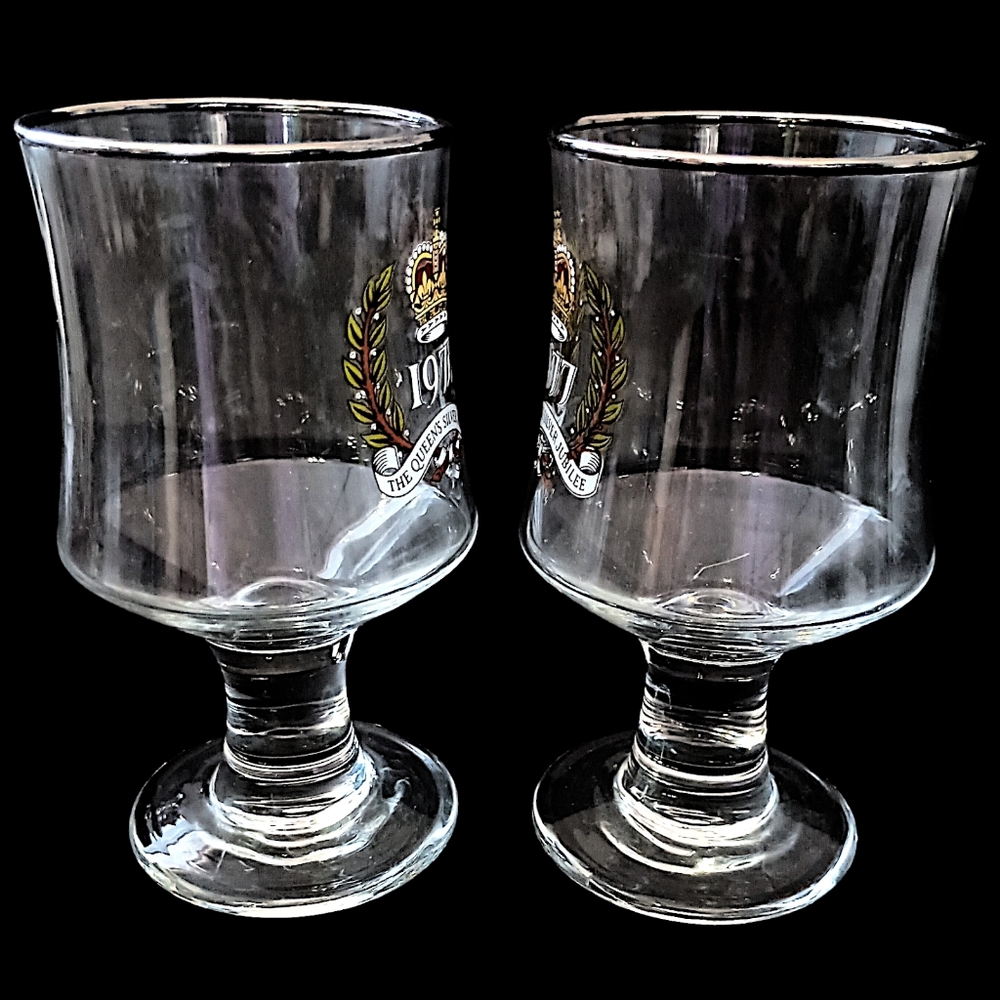 2 Queen Elizabeth II Silver Jubilee Coupe Glasses Wine‎ Cordial Souvenir Goblet - Picture 8 of 16